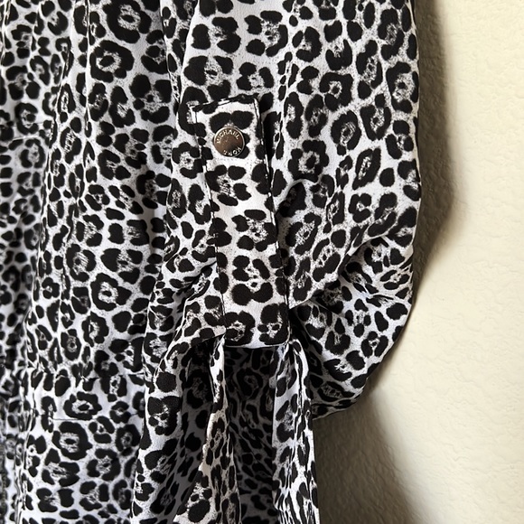 Michael Kors snow leopard, drawstring waist, zip up blouse, size large - Picture 9 of 11